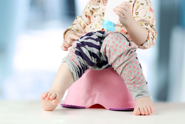 Как научить ребенка ходить на горшок: нужные занятия для мамы и малыша
