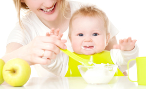 Развитие ребенка в семь месяцев жизни: особенности питания и ухода за малышом