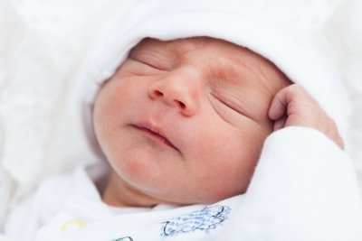 Ребенок в 1 месяц: развитие в первые дни после рождения и уход за крохой