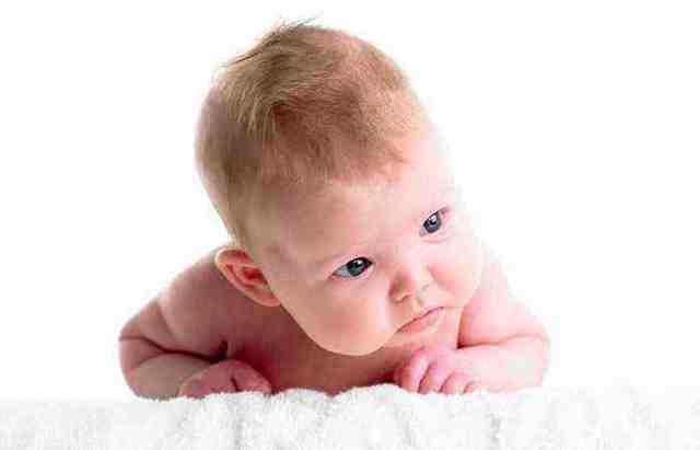 Развитие ребенка от рождения до года: рост и рефлексы по месяцам