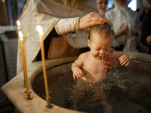 Обряд крещения ребенка: правила проведения и полезные сведения