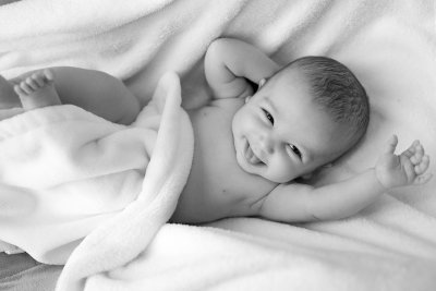 Правильное развитие ребенка по месяцам: как обеспечить уход своему малышу