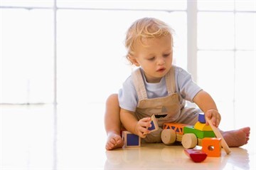 Развитие ребенка в полтора года: какие навыки приобретает малыш в этом возрасте