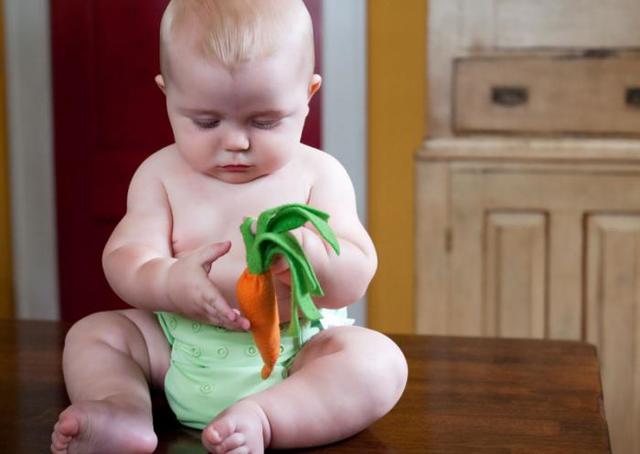 6 месяцев ребенку: физическое развитие и таблица правильного питания