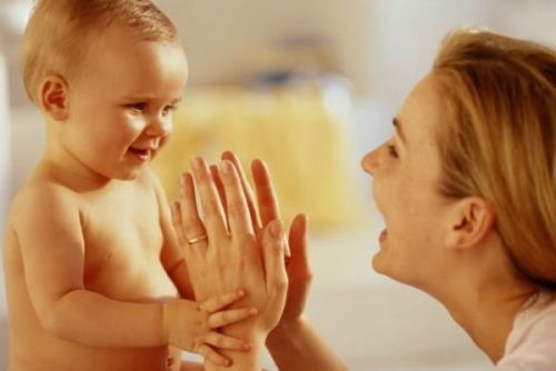 Развитие 9 месячного малыша: как заниматься с ребенком