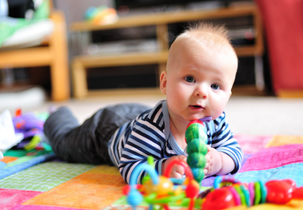 Развитие 5 месячного ребенка: как правильно заниматься с малышом