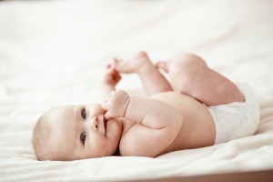 Нормы развития ребенка до года: как контролировать график роста малыша