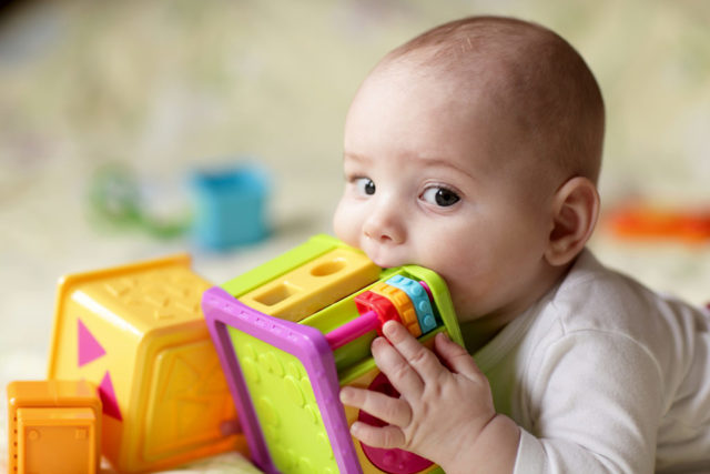 5 й месяц развития ребенка: изменение физических показателей и обретение новых навыков