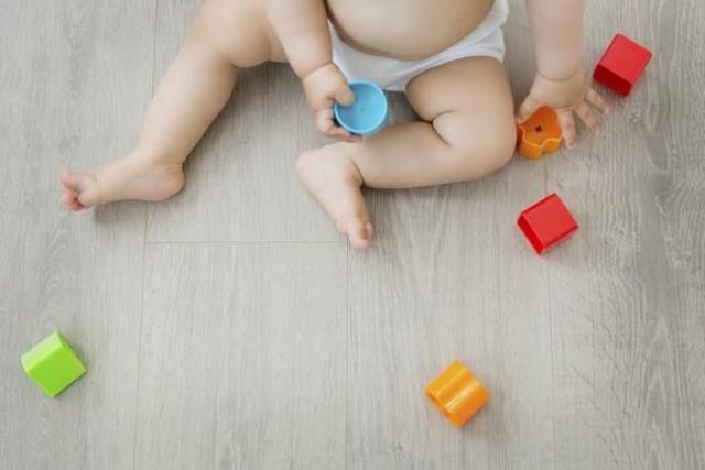 Развитие ребенка в 8 месяцев: какие игры понравятся малышам в этом возрасте
