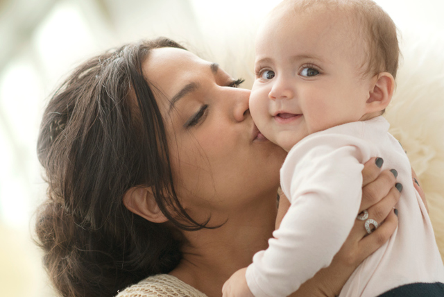 Развитие ребенка по месяцам до 1 года: что нужно знать молодой маме