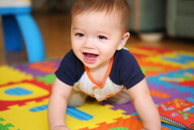 Развитие ребенка в полгода: анализируем достижения и навыки крохи