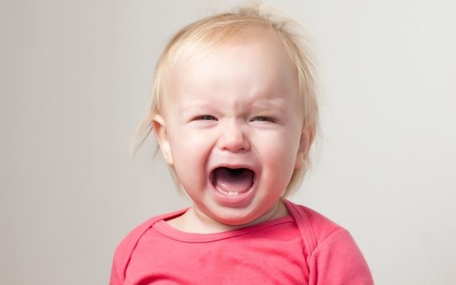 Как успокоить ребенка во время истерики: