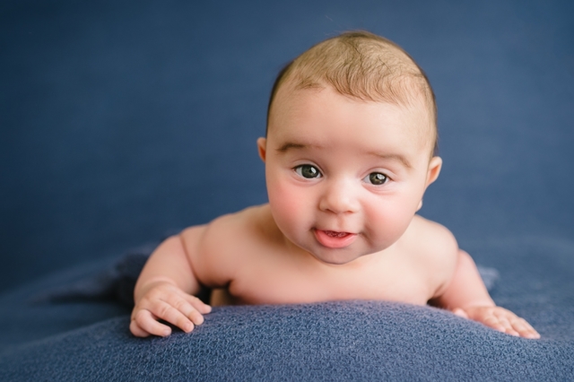 Три месяца ребенку: физическое развитие и режим дня