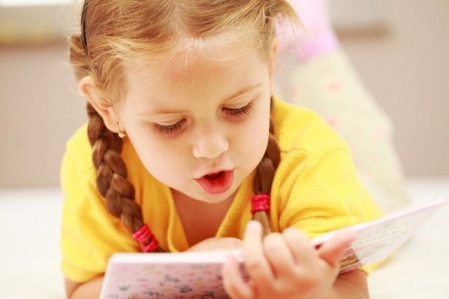 Как научить ребенка читать по слогам: советы для ответственных родителей