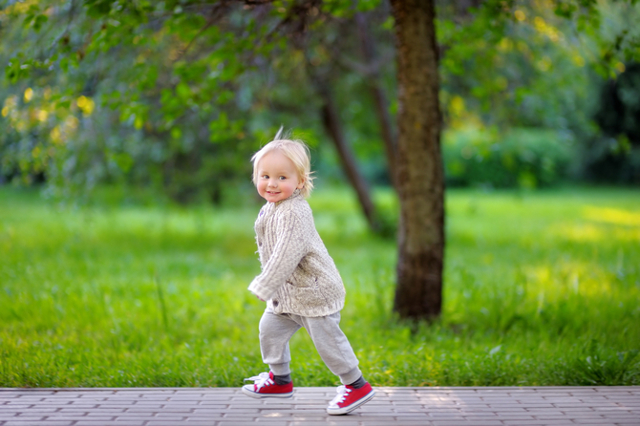 Развитие ребенка в 1 - 1, 5 года: как растут счастливые малыши