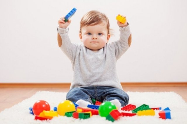 Этапы развития ребенка до года: как преодолеть сложные моменты