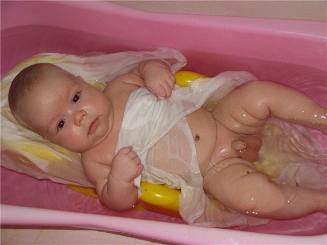 Как часто купать новорожденного ребенка: советы по уходу за младенцем