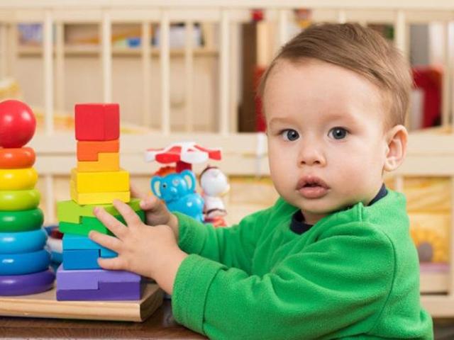 Развитие ребенка в 8 месяцев: какие игры понравятся малышам в этом возрасте