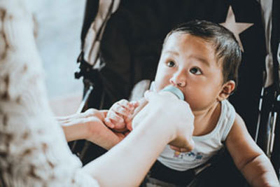 Развитие ребенка в 5 месяцев: видео докторо комаровского для родителей