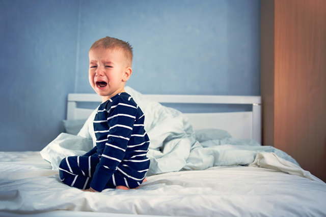Ребенок 2 года часто психует и капризничает: когда закончится этот сложный период