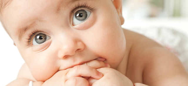 Почему новорожденный ребенок часто икает: способы преодолеть неприятный симптом