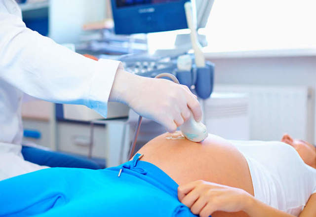 Развитие ребенка на 28 неделе беременности: как избежать осложнений