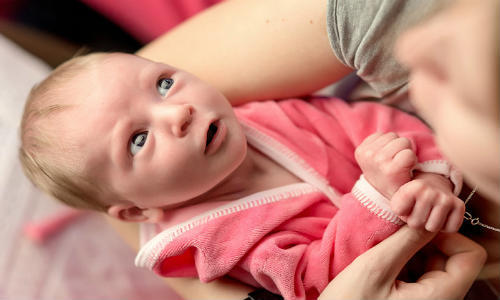 4 5 месяца ребенку: как проходит физическое и психическое развитие малыша