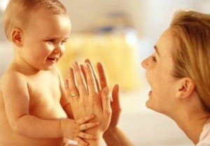 Психомоторное развитие ребенка до года: на какие нормы ориентироваться