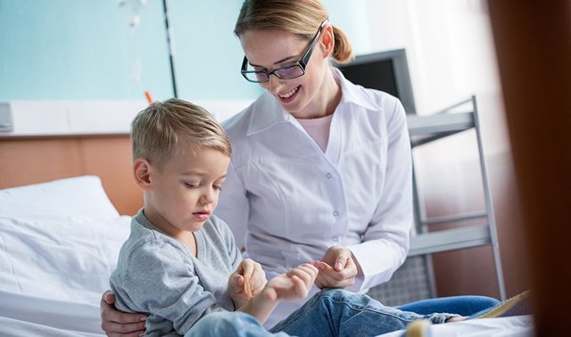 Особенности развития детей с дцп: признаки недуга и реабилитация